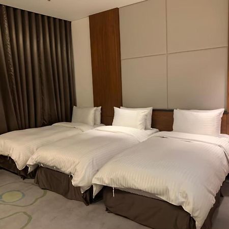 Golden Tulip Glory Fine Hotel Tainan Exterior foto