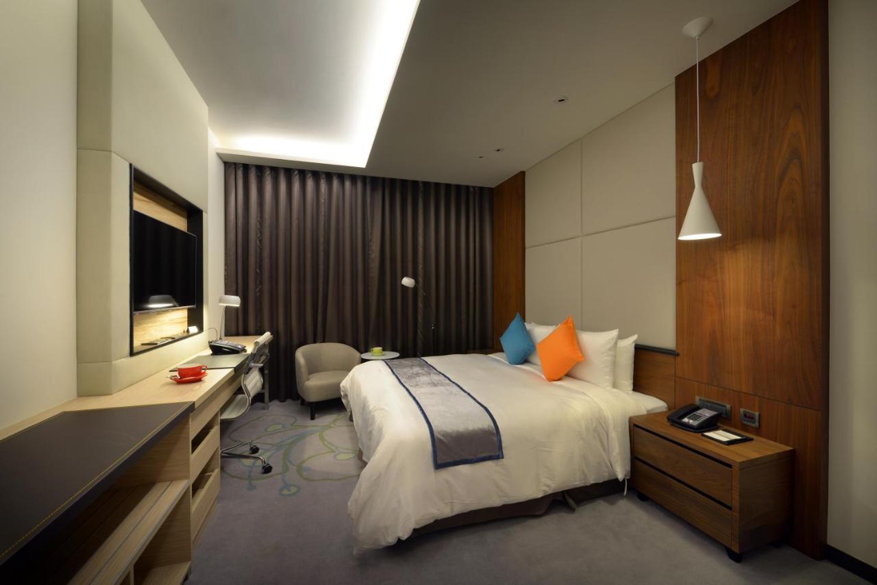 Golden Tulip Glory Fine Hotel Tainan Exterior foto