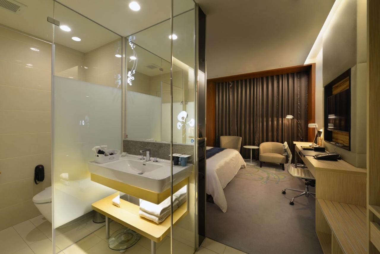 Golden Tulip Glory Fine Hotel Tainan Exterior foto